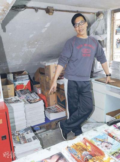 4個月內經歷了4次偷竊的檔主表示,偷報紙童黨「上得山多終遇虎」,經過此事後,他會繼續提高警覺。(蔡方山攝) 4個月內經歷了4次偷竊的檔主表示,偷報紙童黨「上得山多終遇虎」,經過此事後,他會繼續提高警覺。(蔡方山攝)