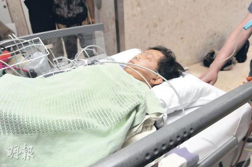 15歲少年疑遭胞姊責怪弄壞電腦,情緒激動下跑出屋外從高處躍下,搶救後情况嚴重。(林錫禮攝) 15歲少年疑遭胞姊責怪弄壞電腦,情緒激動下跑出屋外從高處躍下,搶救後情况嚴重。(林錫禮攝)