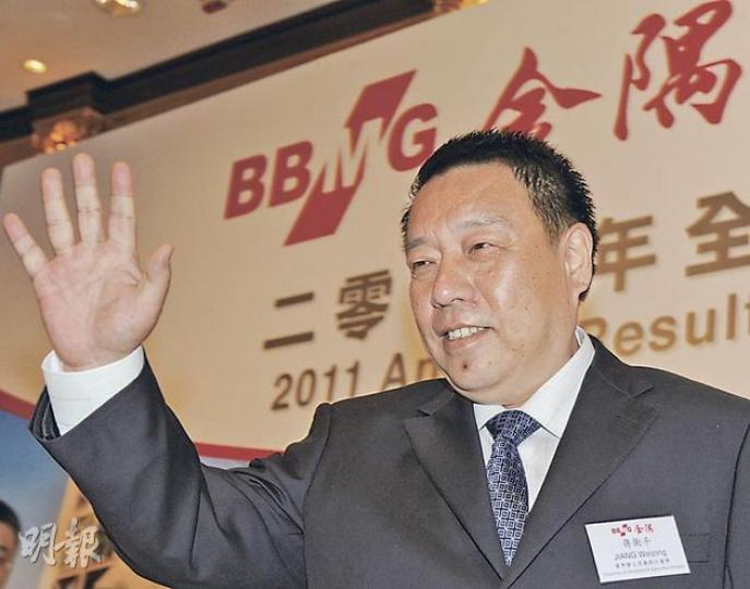 金隅主席蔣衛平在會後預測,今年公司房地產、水泥等各分部收入佔總收入比例與去年相若,不會有重大改變。(劉焌陶攝) 金隅主席蔣衛平在會後預測,今年公司房地產、水泥等各分部收入佔總收入比例與去年相若,不會有重大改變。(劉焌陶攝)