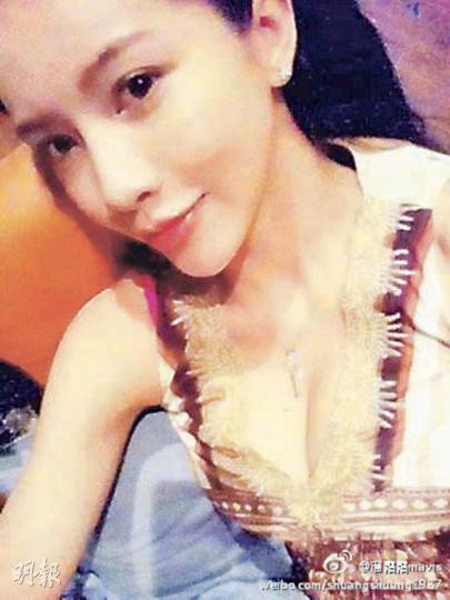 潘霜霜與劇組人員失散時感到惶恐,更利用微博求救。(微博圖片) 潘霜霜連日來在布吉島拍攝網劇《貓人女王》,也在沙灘享受日光浴。(微博圖片) 昨日布吉島發生海嘯警報後,當地人與遊客均向山上逃,潘霜霜在微博上載大家驚惶逃難實况。(微博圖片) 布吉島水清沙幼,一向都是出名的旅遊勝地。(微博圖片) 潘霜霜(右)穿上三點式泳衣與劇中演員江洋(中)等在布吉島為《貓人女王》趕戲。(微博圖片) 蒼井空抵達曼谷即時向粉絲報平安。(微博圖片) 余文樂與周柏豪兄弟情深,在曼谷相約吃飯並報平安。(微博圖片) 潘霜霜與劇組人員失散時感到惶恐,更利用微博求救。(微博圖片) 潘霜霜連日來在布吉島拍攝網劇《貓人女王》,也在沙灘享受日光浴。(微博圖片) 昨日布吉島發生海嘯警報後,當地人與遊客均向山上逃,潘霜霜在微博上載大家驚惶逃難實况。(微博圖片) 布吉島水清沙幼,一向都是出名的旅遊勝地。(微博圖片) 潘霜霜(右)穿上三點式泳衣與劇中演員江洋(中)等在布吉島為《貓人女王》趕戲。(微博圖片) 蒼井空抵達曼谷即時向粉絲報平安。(微博圖片) 余文樂與周柏豪兄弟情深,在曼谷相約吃飯並報平安。(微博圖片)