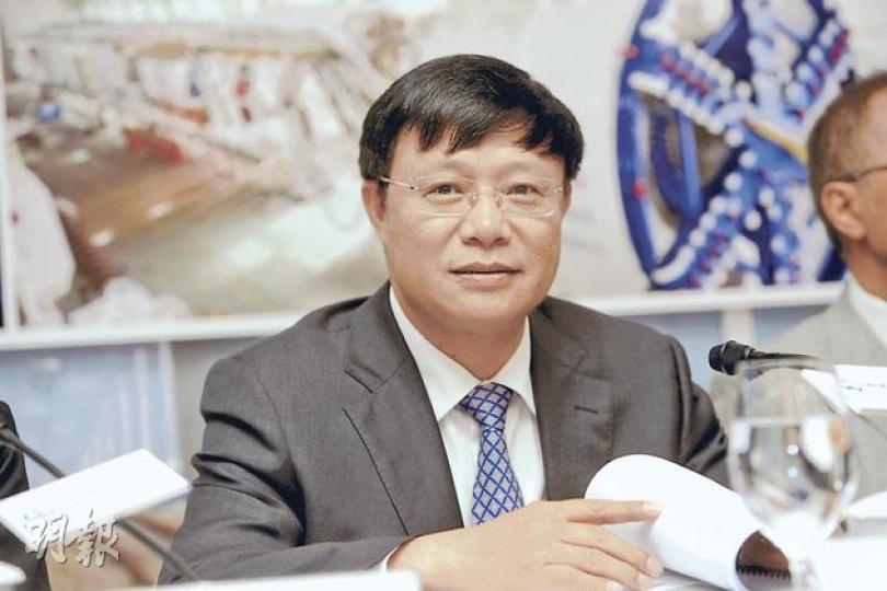 中鐵董事長李長進表示,儘管鐵路業務今年將持續低迷,集團將依靠地鐵及公路建設,以達成新簽合同年增14%的目標。(尹錦恩攝) 中鐵董事長李長進表示,儘管鐵路業務今年將持續低迷,集團將依靠地鐵及公路建設,以達成新簽合同年增14%的目標。(尹錦恩攝)
