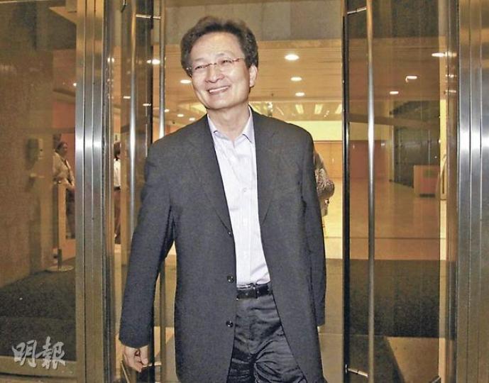 「鞋王」鄧劍群昨出庭作供,稱仍記得10年前與「三奶」李姿霆首次見面的情况。(林振東攝) 李姿霆表示,涉案所有物業全是「鞋王」鄧劍群因「瘋狂愛上她」而送給她的。(林振東攝) 「鞋王」鄧劍群昨出庭作供,稱仍記得10年前與「三奶」李姿霆首次見面的情况。(林振東攝) 李姿霆表示,涉案所有物業全是「鞋王」鄧劍群因「瘋狂愛上她」而送給她的。(林振東攝)