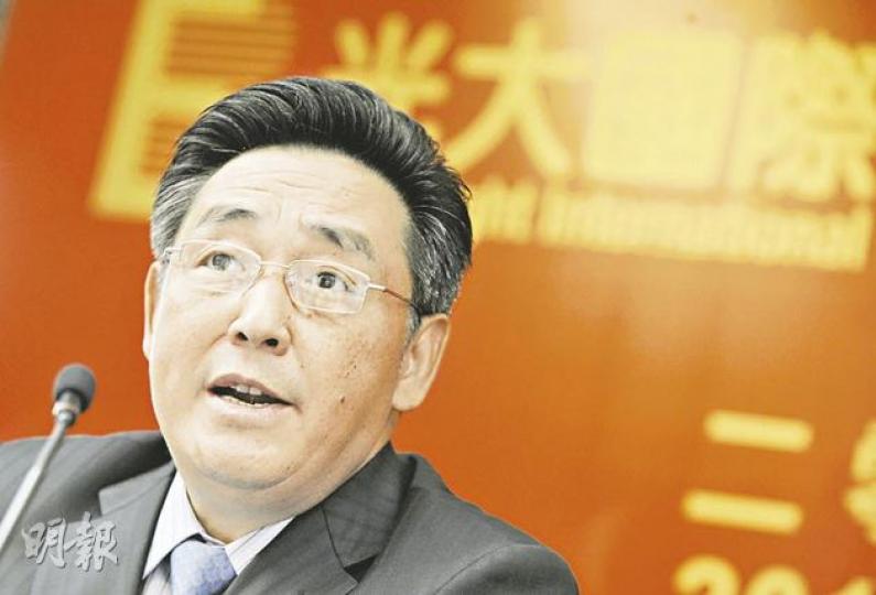 對於副主席缺席光大國際周年大會,行政總裁陳小平解釋,李學明偶染微恙,現在北京。另外,主席唐雙寧則在會議結束後離場,未與媒體見面。(何家達攝) 對於副主席缺席光大國際周年大會,行政總裁陳小平解釋,李學明偶染微恙,現在北京。另外,主席唐雙寧則在會議結束後離場,未與媒體見面。(何家達攝)