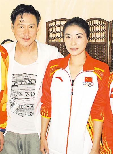 倫敦奧運倒數100日,張學友現身北京與郭晶晶演唱《中國節拍 震動世界》為中國健兒打氣加油。(攝影/記者:葉靜文) 倫敦奧運倒數100日,張學友現身北京與郭晶晶演唱《中國節拍 震動世界》為中國健兒打氣加油。(攝影/記者:葉靜文)
