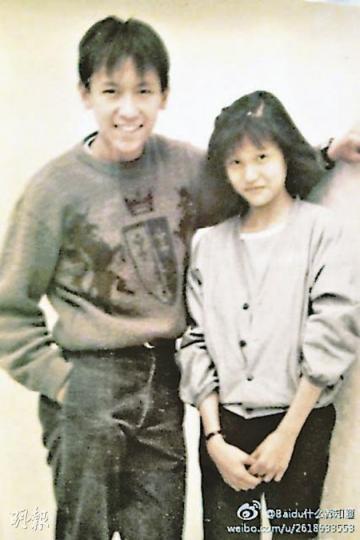 馬德鐘與張筱蘭青梅竹馬,緣分早在33年前已注定。(微博圖片) 曾擔任模特兒的張筱蘭與馬德鐘是俊男美女,外形襯到絕。(微博圖片) 林鳳嬌多年來一直默默做成龍背後的女人,也盡心照顧兒子房祖名。(微博圖片) 馬德鐘與張筱蘭青梅竹馬,緣分早在33年前已注定。(微博圖片) 曾擔任模特兒的張筱蘭與馬德鐘是俊男美女,外形襯到絕。(微博圖片) 林鳳嬌多年來一直默默做成龍背後的女人,也盡心照顧兒子房祖名。(微博圖片)