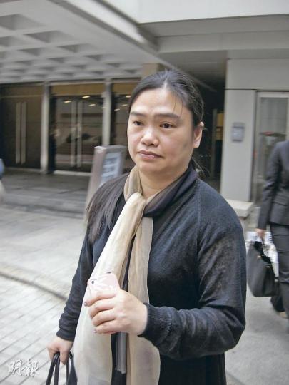陳振聰昨沒有到庭,派出妻子譚妙清(圖)到高等法院旁聽。(梁珮珊攝) 陳振聰昨沒有到庭,派出妻子譚妙清(圖)到高等法院旁聽。(梁珮珊攝)
