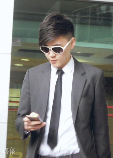 英皇前歌手馮浩男早前承認勒索模特兒公司拍檔的前女友，昨被判社會服務令。（阮穎嘉攝）
