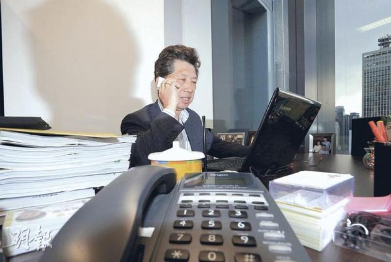 公民黨湯家驊表示,從政後竊聽疑慮從未間斷,其手機更是「重災區」,「通話在何時何地都從未清晰過」,若要商談機密,他會寧願當面談。(何家達攝) 公民黨湯家驊表示,從政後竊聽疑慮從未間斷,其手機更是「重災區」,「通話在何時何地都從未清晰過」,若要商談機密,他會寧願當面談。(何家達攝)