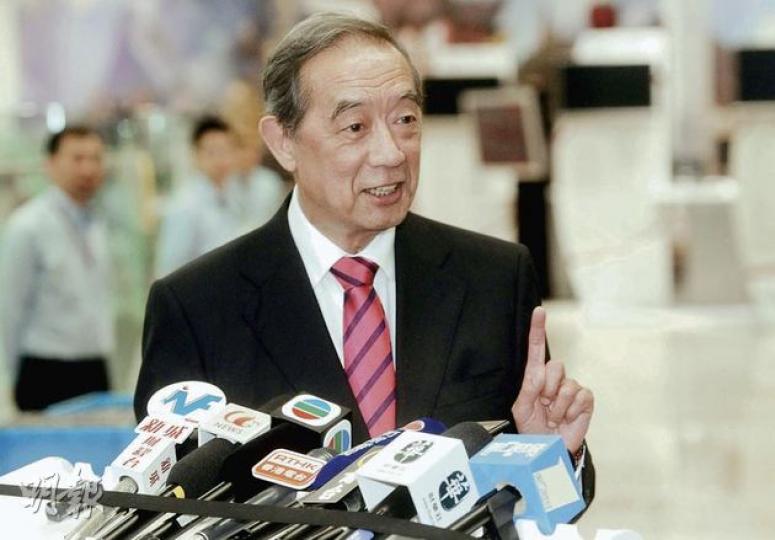 夏佳理卸任港交所主席，不忘稱讚現任行政總裁李小加及前行政總裁周文耀為「好老總」。(尹錦恩攝)