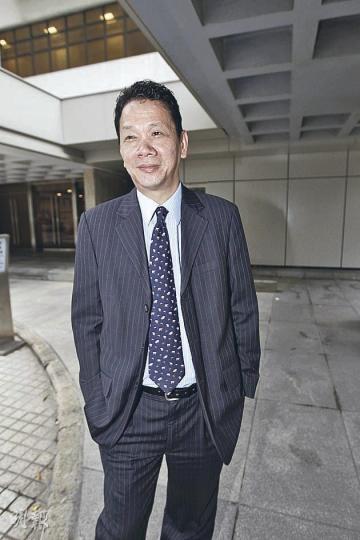 跟被告進行警誡錄影會面的偵緝警長吳子鴻,當天在被告的帶領下尋回死者的衣物。(李紹昌攝) 跟被告進行警誡錄影會面的偵緝警長吳子鴻,當天在被告的帶領下尋回死者的衣物。(李紹昌攝)