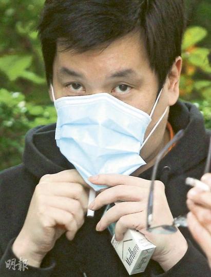 被告鍾嘉禧（圖）被指游說任職航空公司的前女友入股友人公司，前女友稱以為他生活無憂，誤信入股後可保障生活。（李紹昌攝）