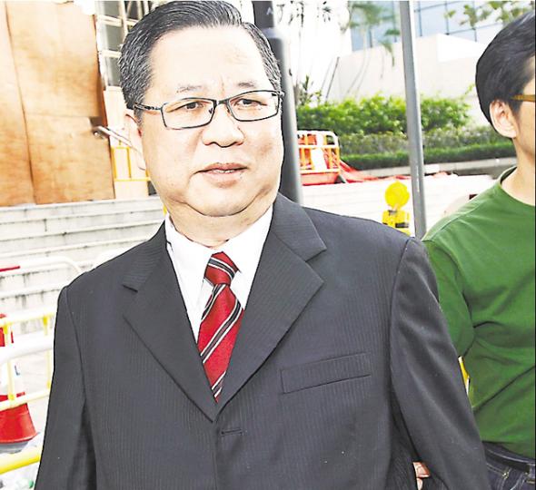 地政總署助理署長樊容昌（圖）昨承認多獲132萬元房津，逾700萬元長俸或「凍過水」。（李紹昌攝）