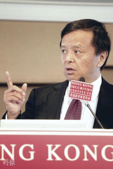 港交所(0388)行政總裁李小加昨天出席公開活動時表示,對競購倫敦金屬交易所「心裏有數」。(郭慶輝攝) 港交所(0388)行政總裁李小加昨天出席公開活動時表示,對競購倫敦金屬交易所「心裏有數」。(郭慶輝攝)