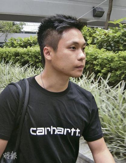 遇襲警員高振陞昨日出庭作供,其右嘴角下端仍可見一道約3厘米長的深色疤痕。(梁珮珊攝) 遇襲警員高振陞昨日出庭作供,其右嘴角下端仍可見一道約3厘米長的深色疤痕。(梁珮珊攝)