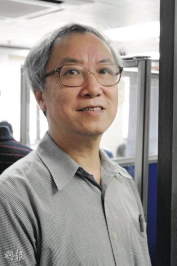 專吼凶宅的資深投資者伍冠流昨參與沙田第一城凶宅競投,惟物業經6口價後因未到底價而被收回。(鄒凱婷攝) 專吼凶宅的資深投資者伍冠流昨參與沙田第一城凶宅競投,惟物業經6口價後因未到底價而被收回。(鄒凱婷攝)