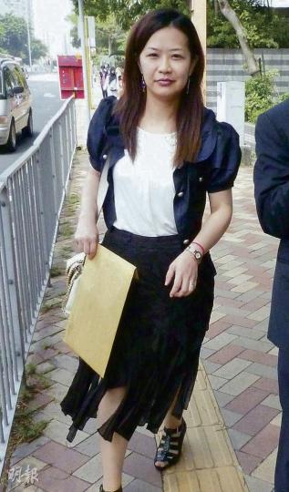 女商人易嵐除被判罰款及停牌,亦須自費參加駕駛改進課程。(屈俊樂攝) 女商人易嵐除被判罰款及停牌,亦須自費參加駕駛改進課程。(屈俊樂攝)