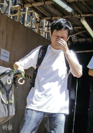 唐姓男子(圖)為兒子撫養權與前妻對簿公當,未料與前妻的親友大打出手。(林景輝攝) 陳姓女子(圖)興訟,向唐姓前夫取回愛兒撫養權,詎料其男親友於庭外襲擊唐的現任妻子。(林景輝攝) 唐姓男子(圖)為兒子撫養權與前妻對簿公當,未料與前妻的親友大打出手。(林景輝攝) 陳姓女子(圖)興訟,向唐姓前夫取回愛兒撫養權,詎料其男親友於庭外襲擊唐的現任妻子。(林景輝攝)