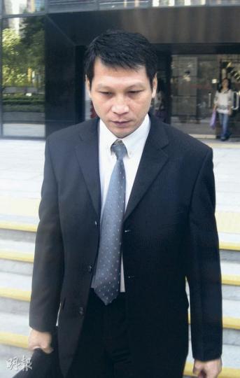 入職逾20年的一級懲教助理譚英才(圖),涉3次潛入西貢壁屋懲教所員工宿舍,偷取高級懲教主任梁嘉倫共1000元,審訊期間獲准保釋。(林景輝攝) 入職逾20年的一級懲教助理譚英才(圖),涉3次潛入西貢壁屋懲教所員工宿舍,偷取高級懲教主任梁嘉倫共1000元,審訊期間獲准保釋。(林景輝攝)