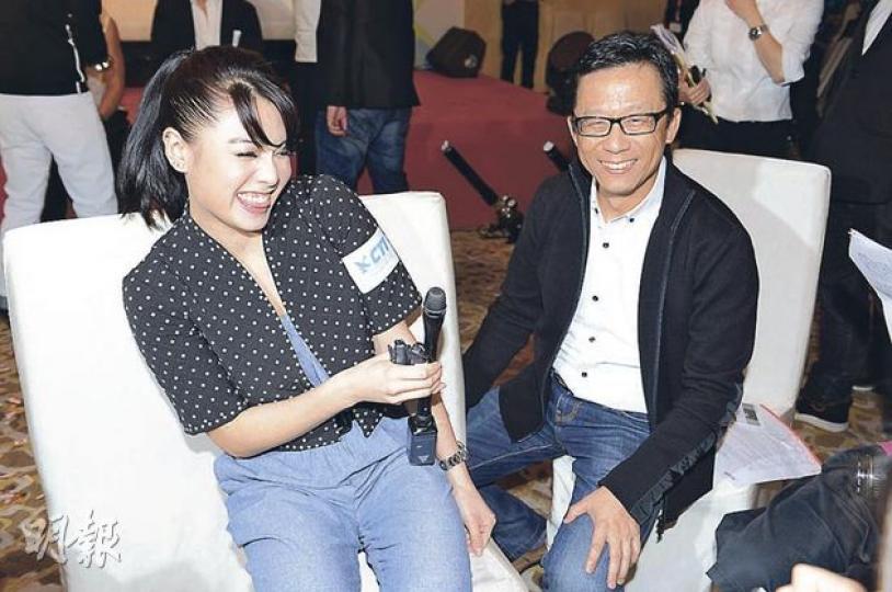 王維基讚廖碧兒靚到令人流口水,毋須瘦臉。(攝影:劉永銳) 廖碧兒自認闊臉有福氣。(攝影:劉永銳) 梁小冰自薦裸背演出搏到盡。(攝影:劉永銳) 唐禹哲與詩雅拍接吻戲似發夢。(攝影:劉永銳) 王維基讚廖碧兒靚到令人流口水,毋須瘦臉。(攝影:劉永銳) 廖碧兒自認闊臉有福氣。(攝影:劉永銳) 梁小冰自薦裸背演出搏到盡。(攝影:劉永銳) 唐禹哲與詩雅拍接吻戲似發夢。(攝影:劉永銳)