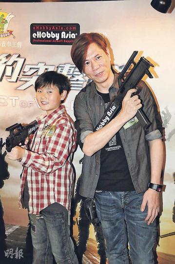 雷有輝兩父子儼如一個餅印。(攝影:林祖傑) 楊梓瑤覺得人要內外配合,沒內涵時間久了會見底。(攝影:林祖傑) 黃秋生自言做演員只做好本分,故懶理其主演的《葉問終極篇》是否與偉仔的《一代宗師》對撼。(攝影:林祖傑) 雷有輝兩父子儼如一個餅印。(攝影:林祖傑) 楊梓瑤覺得人要內外配合,沒內涵時間久了會見底。(攝影:林祖傑) 黃秋生自言做演員只做好本分,故懶理其主演的《葉問終極篇》是否與偉仔的《一代宗師》對撼。(攝影:林祖傑)