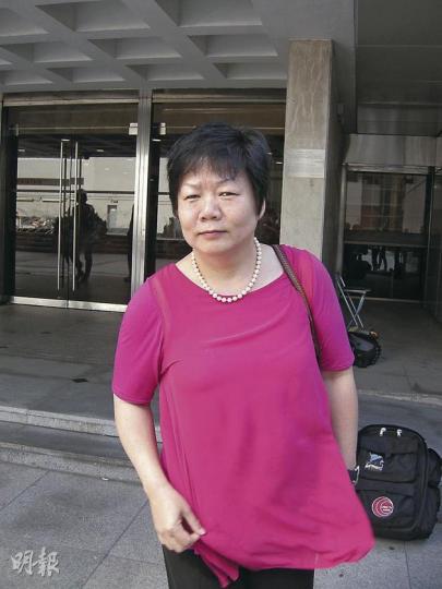 譚香文昨到高等法院聽取裁決,聞判後表示感謝律師幫助及市民支持,又透露正考慮在立法會九龍東選區出選,稱「今次係一個教訓,自己會做好啲、小心啲」。(梁珮珊攝) 譚香文昨到高等法院聽取裁決,聞判後表示感謝律師幫助及市民支持,又透露正考慮在立法會九龍東選區出選,稱「今次係一個教訓,自己會做好啲、小心啲」。(梁珮珊攝)