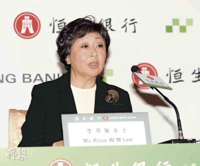 恒生新任副董事長兼行政總裁李慧敏昨日在恒生股東大會上粉墨登場,她表示對獲委任為行政總裁繼任人感榮幸,並讚揚梁高美懿擁有睿智,她稱上任後,會多聽取意見及與員工合作,繼續推動業務發展。(陳淑安攝) 恒生副董事長兼行政總裁梁高美懿於昨日卸任,她表示,離開恒生最不捨是一班員工及同事,但同時對於退休後可自由做喜歡的事情感到開心。她又指感激同事團結及配合,對恒生過去3年成績感滿意,並無遺憾。(陳淑安攝) 恒生新任副董事長兼行政總裁李慧敏昨日在恒生股東大會上粉墨登場,她表示對獲委任為行政總裁繼任人感榮幸,並讚揚梁高美懿擁有睿智,她稱上任後,會多聽取意見及與員工合作,繼續推動業務發展。(陳淑安攝) 恒生副董事長兼行政總裁梁高美懿於昨日卸任,她表示,離開恒生最不捨是一班員工及同事,但同時對於退休後可自由做喜歡的事情感到開心。她又指感激同事團結及配合,對恒生過去3年成績感滿意,並無遺憾。(陳淑安攝)