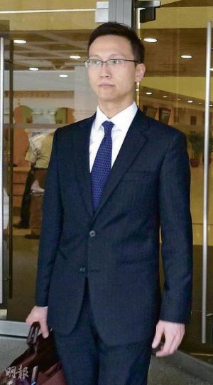 星展銀行經理謝海恒昨亦被傳召作供,直言透過電話向被告郝婷報價,但她嫌行使價不夠吸引,拒絕投資accumulator,又曾要求獲取較佳的行使價。(何偉畧攝) 星展銀行經理謝海恒昨亦被傳召作供,直言透過電話向被告郝婷報價,但她嫌行使價不夠吸引,拒絕投資accumulator,又曾要求獲取較佳的行使價。(何偉畧攝)