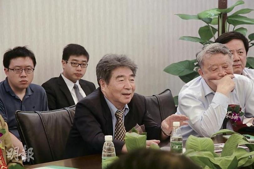 原新華社香港分社副社長朱育誠(中)強調,「港人治港」是以愛國者為主的「港人治港」,又表示「梁振英應該發揮狼性」。(麥俊攝) 清華大學港澳研究中心昨日揭幕,深圳市政府、香港及澳門中聯辦均有代表參加。(麥俊攝) 原新華社香港分社副社長朱育誠(中)強調,「港人治港」是以愛國者為主的「港人治港」,又表示「梁振英應該發揮狼性」。(麥俊攝) 清華大學港澳研究中心昨日揭幕,深圳市政府、香港及澳門中聯辦均有代表參加。(麥俊攝)