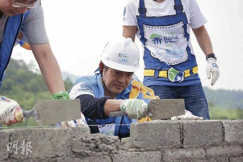 李連杰落手落腳為災民重建房屋，甚有意義。（攝影/記者：鍾一虹） 莫文蔚想帶丈夫Johannes做義工行善。（攝影/記者：鍾一虹）