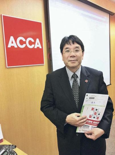 特許公認會計師公會香港分會稅務委員會主席黃宏泰表示，過往曾有不少市民忘記留意報稅表上可填寫的扣稅金額，如「強積金」供款、慈善捐款等，以致變相「交多稅」。（鄭穎瑩攝） （明報製圖）