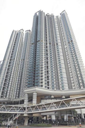恒隆地產昨日重推奧運站浪澄灣108個單位,但未能如市場人士日前預期般「一Q清袋」,相信與港股連日來下瀉不無關係。圖為浪澄灣現貌。(劉焌陶攝) 恒隆地產昨日重推奧運站浪澄灣108個單位,但未能如市場人士日前預期般「一Q清袋」,相信與港股連日來下瀉不無關係。圖為浪澄灣現貌。(劉焌陶攝)