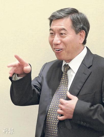 無綫執行董事兼集團總經理李寶安表示,免費電視競爭加劇將一齊「無肉食」,不排除以法律行動阻止發牌。(劉焌陶攝) 無綫執行董事兼集團總經理李寶安表示,免費電視競爭加劇將一齊「無肉食」,不排除以法律行動阻止發牌。(劉焌陶攝)