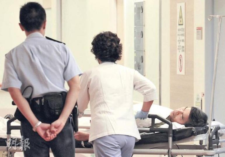 涉嫌在沙田禾輋邨寓所斬傷兒子後被捕的男子,同樣需送院治理。(蔡方山攝) 涉嫌在沙田禾輋邨寓所斬傷兒子後被捕的男子,同樣需送院治理。(蔡方山攝)