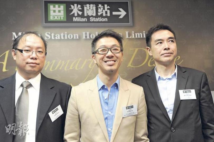 米蘭站主席姚君達(中)表示,「五一」銷情錄得微弱增長,相信最差時期已過。圖右為執行董事黃曉初,左為財務總監羅偉成。 (尹錦恩攝) 米蘭站主席姚君達(中)表示,「五一」銷情錄得微弱增長,相信最差時期已過。圖右為執行董事黃曉初,左為財務總監羅偉成。 (尹錦恩攝)