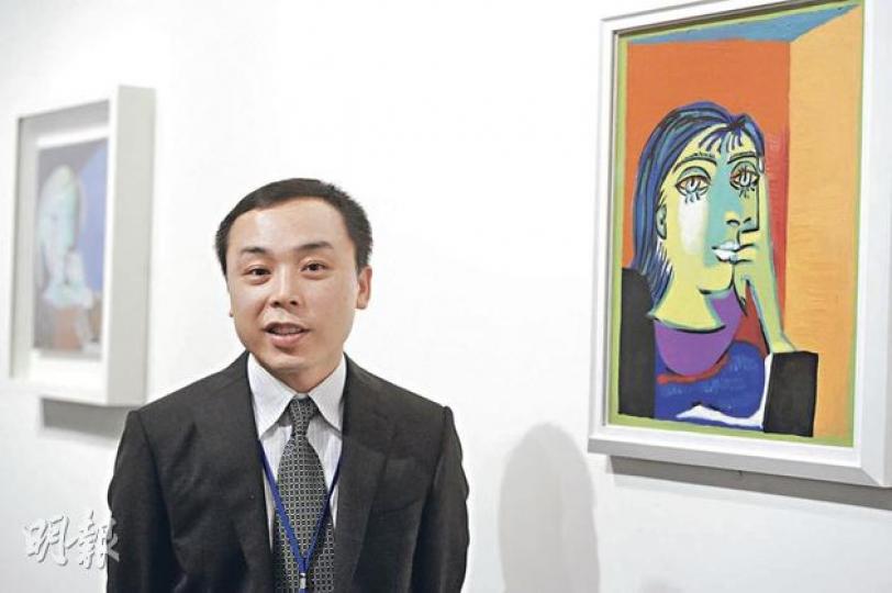 香港文化博物館長鄭煥棠表示,畢加索為兩名情人Teresa和Dora所畫的畫作因應她們不同性格而神態各異,如圖右是畢加索的攝影師女伴Dora,由於她性格剛烈,因此線條較粗糙。(尹錦恩攝) 隨畫作來港的巴黎國立畢加索藝術館館長Anne Baldassari 說,能同一場地欣賞畢加索的畫風改變,機會難得,如早期創作的《男人肖像》(右)風格寫實,後期的《有鬍子的男人》(左)則較抽象。(尹錦恩攝) 香港文化博物館長鄭煥棠表示,畢加索為兩名情人Teresa和Dora所畫的畫作因應她們不同性格而神態各異,如圖右是畢加索的攝影師女伴Dora,由於她性格剛烈,因此線條較粗糙。(尹錦恩攝) 隨畫作來港的巴黎國立畢加索藝術館館長Anne Baldassari 說,能同一場地欣賞畢加索的畫風改變,機會難得,如早期創作的《男人肖像》(右)風格寫實,後期的《有鬍子的男人》(左)則較抽象。(尹錦恩攝)