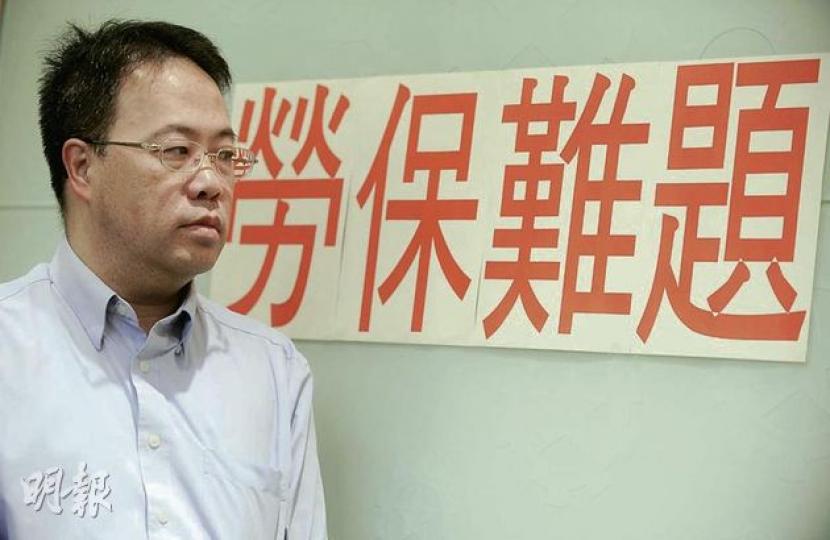 張先生的清潔公司勞保合約今年3月底已到期,但保險公司遲遲未報價,豈料一開口保費由去年的56萬元增至160萬元。他表示,無法承擔高昂的保費,考慮增加服務費,轉嫁成本到客戶身上。(余俊亮攝) 張先生的清潔公司勞保合約今年3月底已到期,但保險公司遲遲未報價,豈料一開口保費由去年的56萬元增至160萬元。他表示,無法承擔高昂的保費,考慮增加服務費,轉嫁成本到客戶身上。(余俊亮攝)