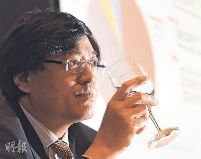聯想全年業績符合預期,主席楊元慶可謂飲得杯落。(劉焌陶攝) 聯想全年業績符合預期,主席楊元慶可謂飲得杯落。(劉焌陶攝)