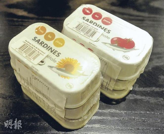 進口該批問題產品的百佳回應已把問題批次下架,本報昨在深井百佳發現同品牌沙甸魚。(余俊亮攝) 進口該批問題產品的百佳回應已把問題批次下架,本報昨在深井百佳發現同品牌沙甸魚。(余俊亮攝)