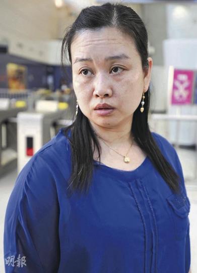 何小姐是東涌居民,可享用550元月票優惠。她稱月票的吸引力有限,認為應把格價訂為400元方能真正惠及居民,紓緩加價影響。(何家達攝) 小童周末及公眾假期可任搭港鐵,馬小姐表示會善用優惠,假日多帶兒子到迪士尼樂園等較偏遠的地方玩,以增進親子感情。(何家達攝) (明報製圖) 何小姐是東涌居民,可享用550元月票優惠。她稱月票的吸引力有限,認為應把格價訂為400元方能真正惠及居民,紓緩加價影響。(何家達攝) 小童周末及公眾假期可任搭港鐵,馬小姐表示會善用優惠,假日多帶兒子到迪士尼樂園等較偏遠的地方玩,以增進親子感情。(何家達攝) (明報製圖)
