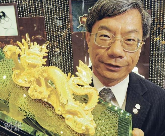 羅添福認為,美國推出第三輪量化寬鬆措施(QE3)只是時間問題,金價12個月內有機會挑戰每盎司2,000美元大關。(劉焌陶攝) 羅添福認為,美國推出第三輪量化寬鬆措施(QE3)只是時間問題,金價12個月內有機會挑戰每盎司2,000美元大關。(劉焌陶攝)