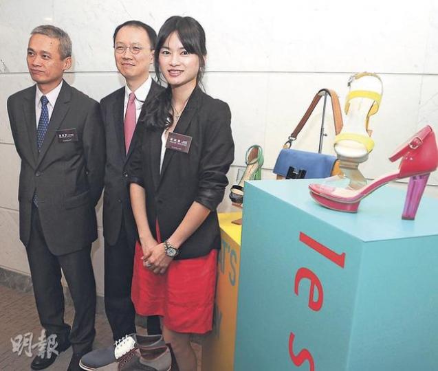 利信達行政總裁劉舜慧(右)表示,未來開拓分店要抱着審慎態度,今年目標是關閉50至60間CnE品牌店。(劉焌陶攝) 利信達行政總裁劉舜慧(右)表示,未來開拓分店要抱着審慎態度,今年目標是關閉50至60間CnE品牌店。(劉焌陶攝)