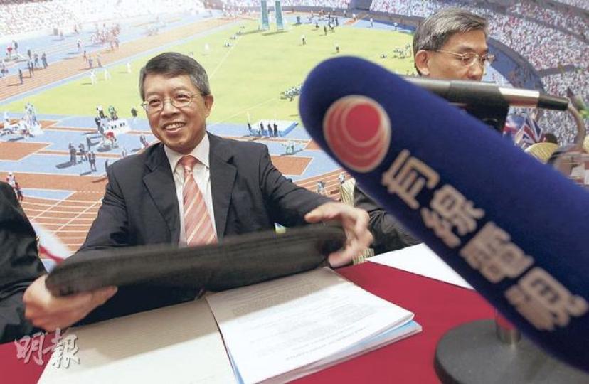被問到無法以免費電視播放倫敦奧運責任何在,是歸咎遲發牌照、兩間免費電視台還是有線本身,有線寬頻主席兼行政總裁吳天海反問﹕「你話呢?我未有定論。」(李澤彤攝) 被問到無法以免費電視播放倫敦奧運責任何在,是歸咎遲發牌照、兩間免費電視台還是有線本身,有線寬頻主席兼行政總裁吳天海反問﹕「你話呢?我未有定論。」(李澤彤攝)