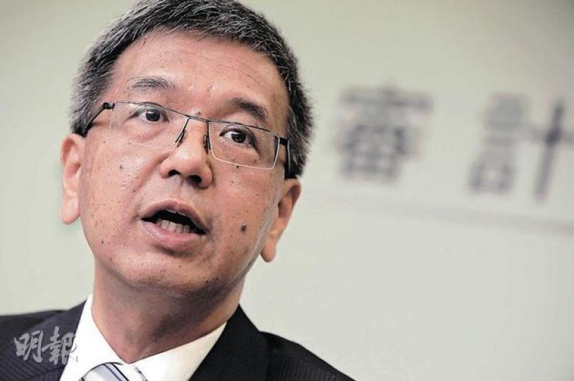 審計署長鄧國斌(圖)拒絕評論特首曾蔭權外訪時住總統套房是否浪費公帑,但稱特首辦外訪有節約空間。(何家達攝) 審計署長鄧國斌(圖)拒絕評論特首曾蔭權外訪時住總統套房是否浪費公帑,但稱特首辦外訪有節約空間。(何家達攝)