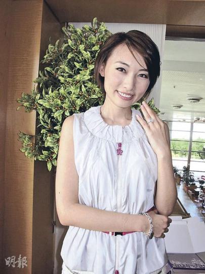 陳爽開心展示收到的心形求婚戒指。(攝影/記者:鍾一虹) 陳爽開心展示收到的心形求婚戒指。(攝影/記者:鍾一虹)