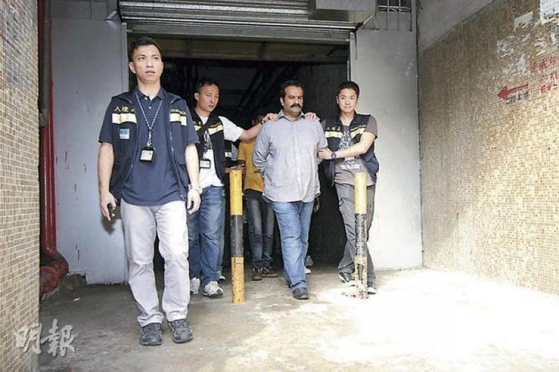 入境處特遣隊過去一星期在全港採取反黑工行動,拘捕71名黑工及11名僱主。(衛永康攝) 入境處特遣隊過去一星期在全港採取反黑工行動,拘捕71名黑工及11名僱主。(衛永康攝)