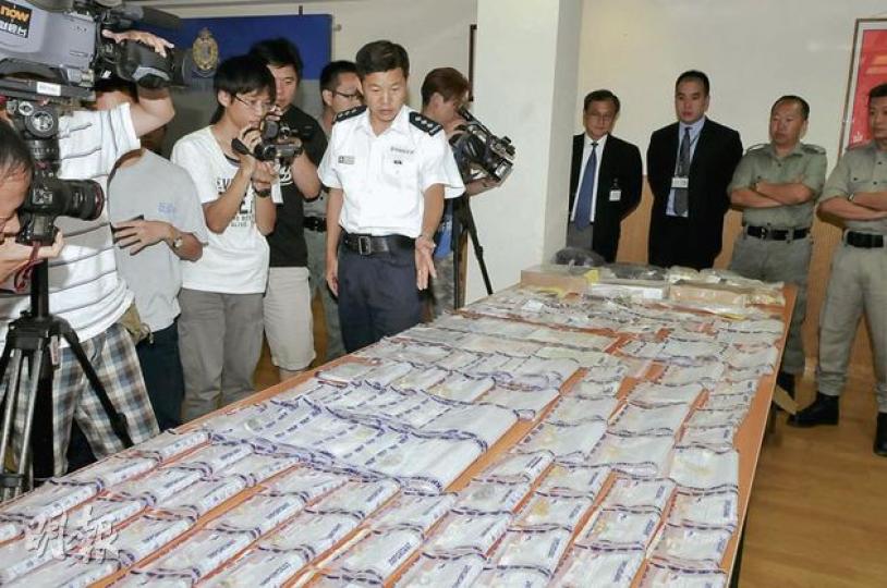 八鄉警方花兩周埋伏部署,前日拘捕一名肆虐區內的村屋賊,起回約100件總值20多萬元的賊贓。(林錫禮攝)(明報製圖) 八鄉警方花兩周埋伏部署,前日拘捕一名肆虐區內的村屋賊,起回約100件總值20多萬元的賊贓。(林錫禮攝)(明報製圖)