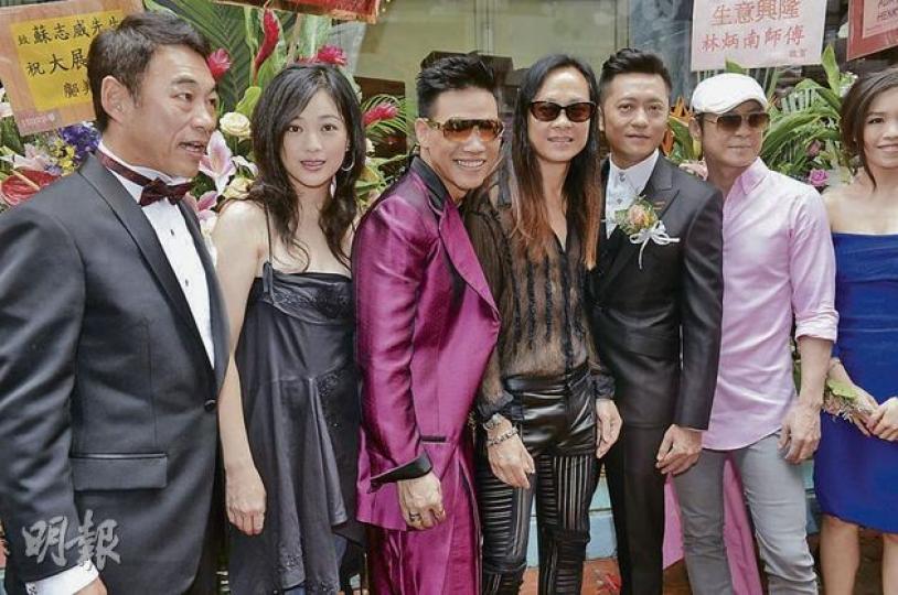 蘇志威的男士禮服店開幕,除了太太劉小慧之外,蔡一智、蔡一傑及蘇永康到賀。(攝影/記者:孫慧莊) 蘇志威的男士禮服店開幕,除了太太劉小慧之外,蔡一智、蔡一傑及蘇永康到賀。(攝影/記者:孫慧莊)