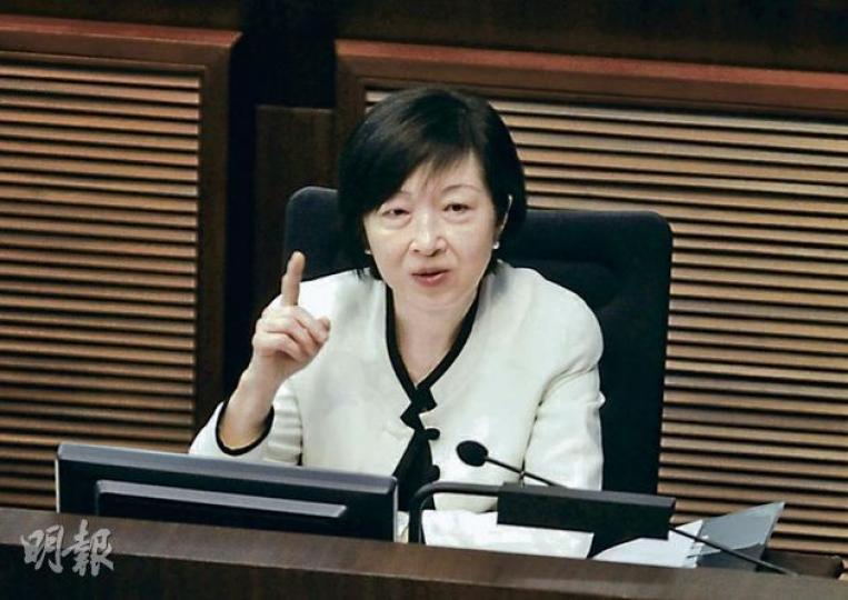港區全國人大代表兼候任特首辦主管羅范椒芬表示,若有人代聯署要求中央徹查李旺陽事件,她願意簽署。但她以「信件會重複」為由,拒絕就事件去信全國人大委員長吳邦國。(林振東攝) 港區全國人大代表兼候任特首辦主管羅范椒芬表示,若有人代聯署要求中央徹查李旺陽事件,她願意簽署。但她以「信件會重複」為由,拒絕就事件去信全國人大委員長吳邦國。(林振東攝)