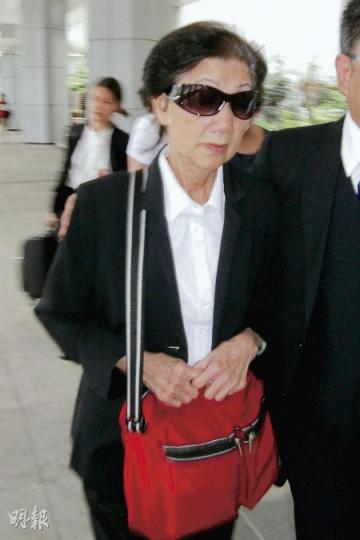 現年83歲的何倩仍昨在庭上強調﹕「阿力(曾廣力)生前我畀過錢佢投資,依家有人要爭,係咪要攞返我應得的!」(黃景怡攝) 現年83歲的何倩仍昨在庭上強調﹕「阿力(曾廣力)生前我畀過錢佢投資,依家有人要爭,係咪要攞返我應得的!」(黃景怡攝)