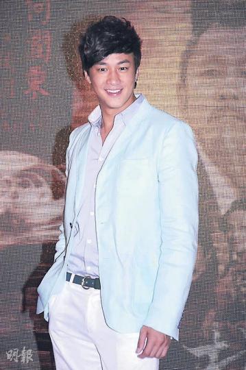 何潤東在內地一直受歡迎,所以拍劇酬勞高之餘,亦接不停手。(攝影﹕娛樂組) 何潤東與陳依曉合作《楚漢傳奇》分飾項羽與虞姬而成為好友。(攝影﹕娛樂組) 何潤東在內地一直受歡迎,所以拍劇酬勞高之餘,亦接不停手。(攝影﹕娛樂組) 何潤東與陳依曉合作《楚漢傳奇》分飾項羽與虞姬而成為好友。(攝影﹕娛樂組)